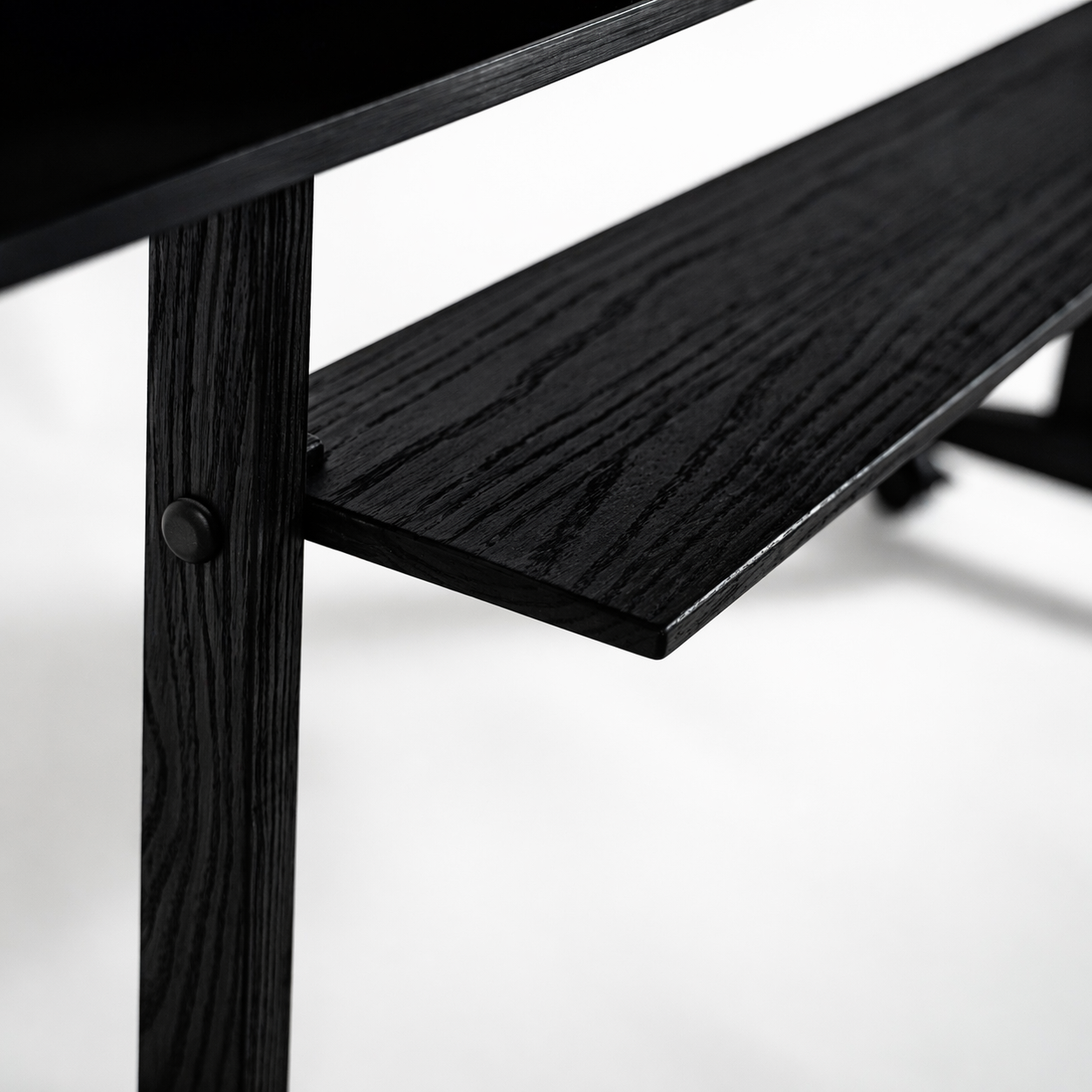 sika-tv-stander-hylde-sort-detalje.jpg