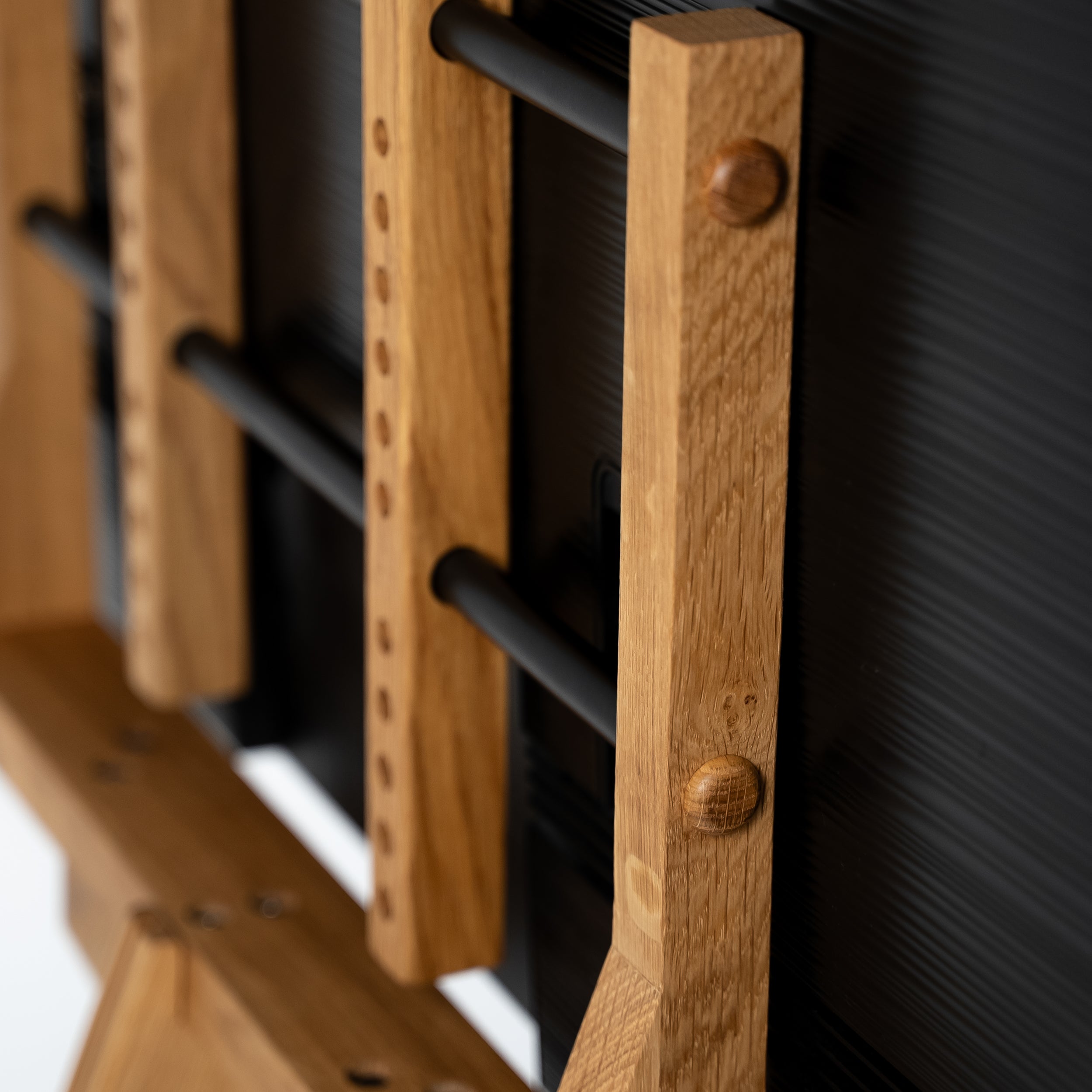 ella-tv-stander-eg-detalje.jpg