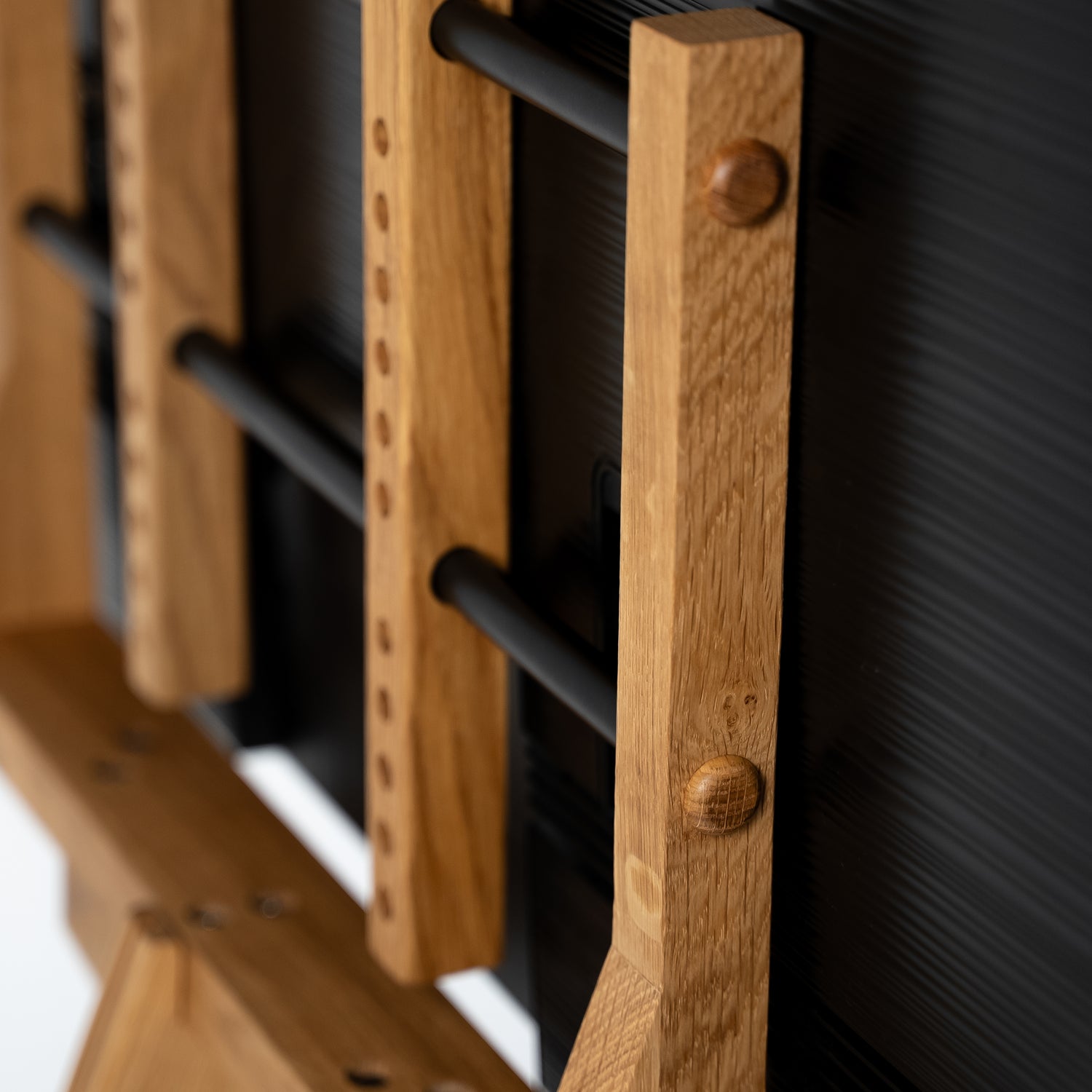 ella-tv-stander-eg-detalje.jpg