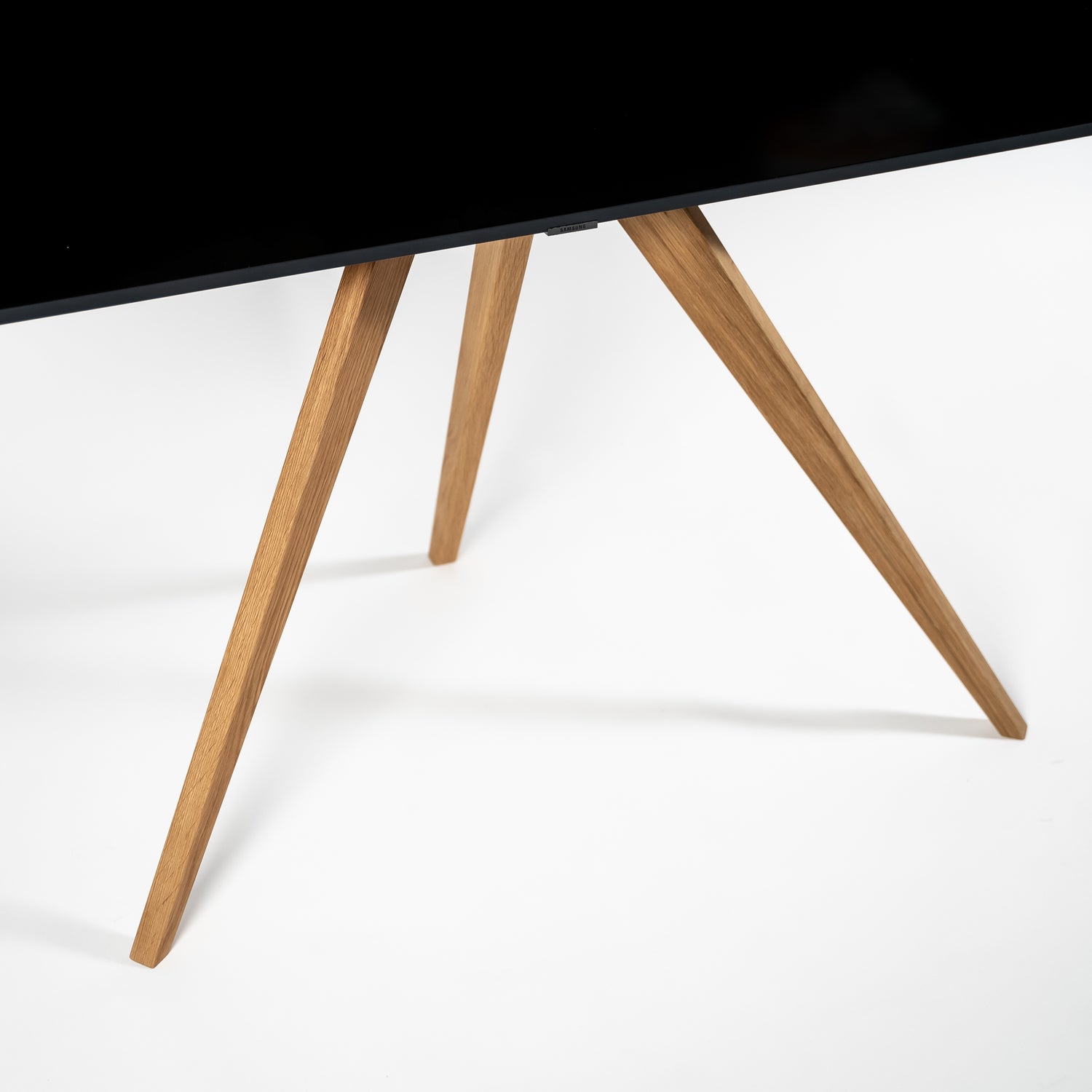ella-tv-stander-eg-front.jpg